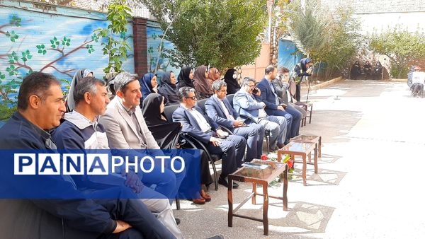 مراسم نمادین هفته تربیت‌بدنی و ورزش در دبیرستان هفده شهریور شهرستان فیروزکوه