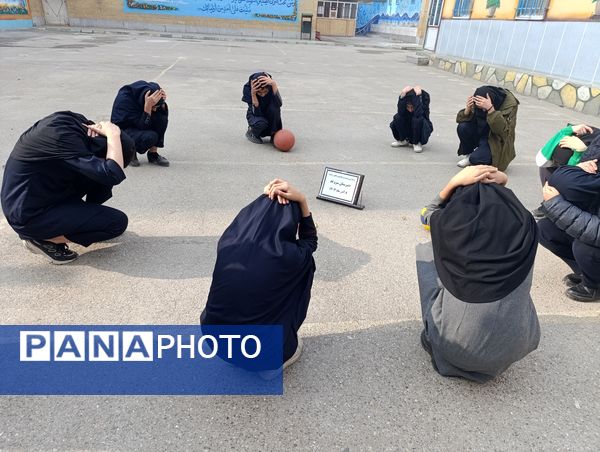 بیست‌وهفتمین مانور سراسری زلزله و ایمنی در دبیرستان میرزا جعفر سروقد