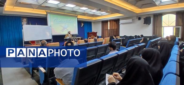 کارگاه تدبر در قرآن کریم با حضور حجتالاسلام قدرتی در خرمآباد