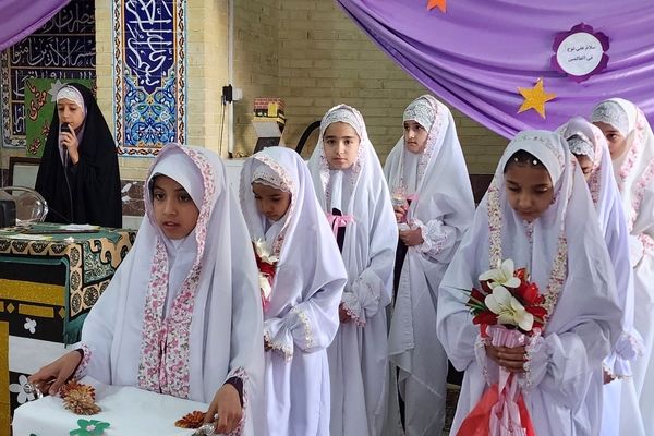 اجلاسیه نماز در دبستان شاهد محمدرضا کشاورز  ناحیه ۳شیراز 