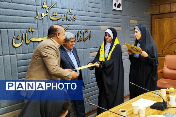 دیدار صمیمی استاندار کردستان با جمعی از دختران نخبه استان