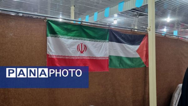 تجمع نمازگزاران نماز جمعه قشم در روز خشم و نصر