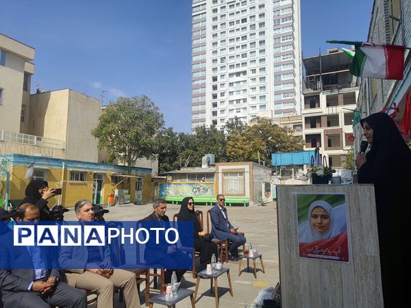 مراسم باشکوه زنگ ایثار و مقاومت در مدرسه شاهد تکتم ناحیه ۳