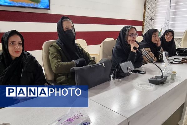 دوره صلاحیت‌های حرفه‌ای متصدیان پایگاه تغذیه سالم منطقه کهریزک 