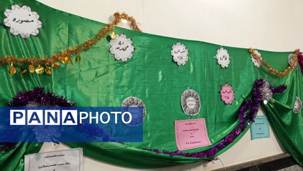 بوسه بر دستان مادر در دبیرستان والدین آناخاتون