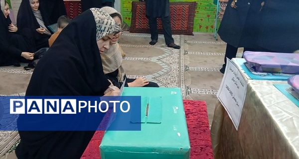 اولین جلسه اولیا و مربیان همراه با انتخابات انجمن اولیا و مربیان در دبیرستان دخترانه میثاق