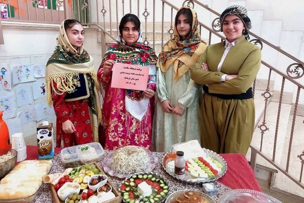 صبحی سالم در دبیرستان دخترانه فرهنگ قرچک