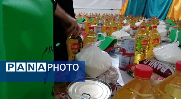 رزق کریمانه گروه جهادی شهید نعمتی به دست ۱۵۰ خانواده علی‌آباد رسید