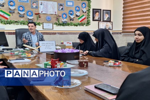 جلسه هم اندیشی بسیج و معاونت پرورشی شهرستان قدس جهت هماهنگی تابستانی  پربار دانش آموزان