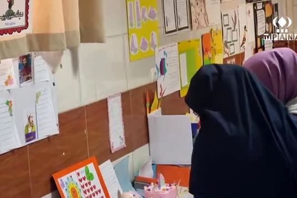 برپایی نمایشگاه دست‌سازه‌های دانش‌آموزان دبستان دخترانه سعادت به مناسبت هفته پژوهش