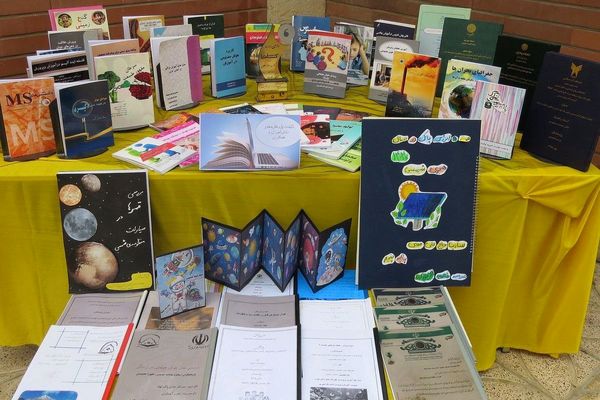 مراسم هفته پژوهش در دبیرستان بانو عفت آهنگری شهرری