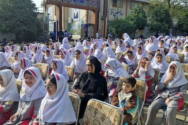 تماشاخانه سیار کانون پرورش فکری کودکان و نوجوانان میهمان کودکان محمودآبادی