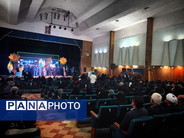 آیین اختتامیه ترنم وحی با تجلیل از برترین های قرآنی