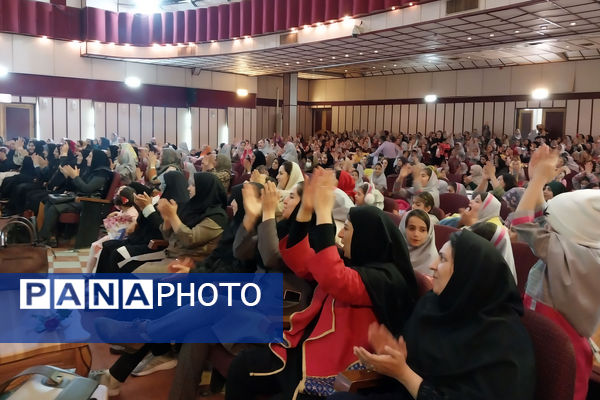 ویژه برنامه میلاد حضرت زهرا (س) و روز مادر دبستان یگانه 