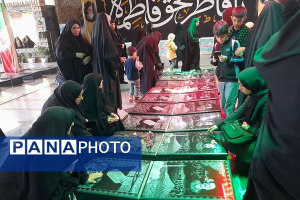 گلباران مزار شهدای ملارد با حضور مسئولان و خانواده‌های معظم شهدا 