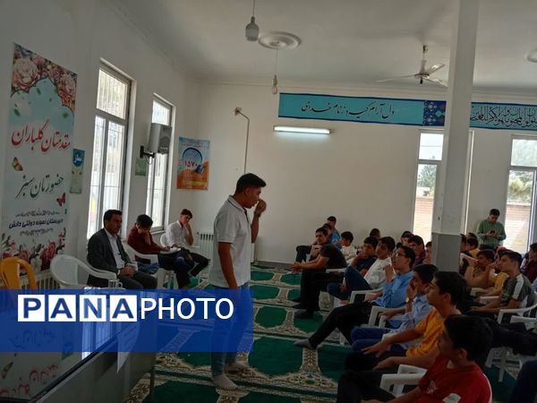 حضور جمعی از اعضای دبیرستان نمونه آیت‌الله خامنه‌ای در مدرسه نمونه دانش