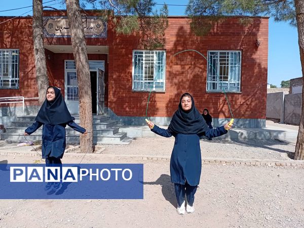 اجرای برنامه‌های ورزشی شاد و مهیج در مدرسه مادرمهربان خلیل آباد