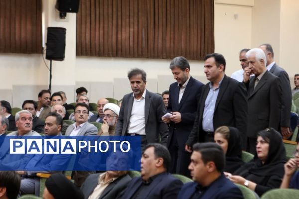 آیین کلنگ‌زنی ۱۶ مدرسه خیرساز در کاشان؛ مشارکت مردمی، حمایت دولتی