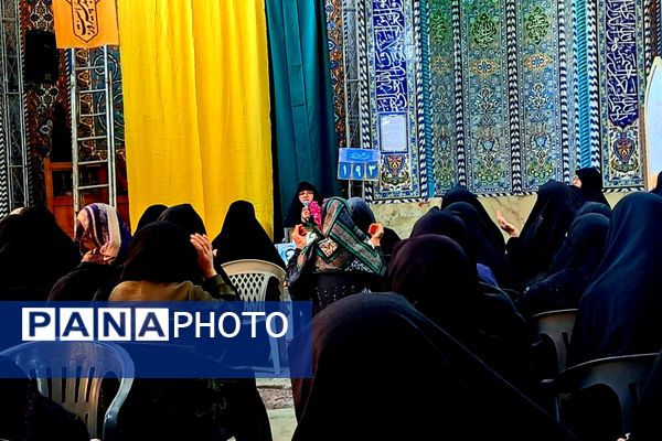 برگزاری محفل انس با قرآن و تجلیل از خانواده‌ شهدا