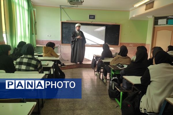 حضور مبلغان سازمان قرآن و عترت در مدرسه شهید عیسی وند به مناسبت شروع ماه مبارک رمضان