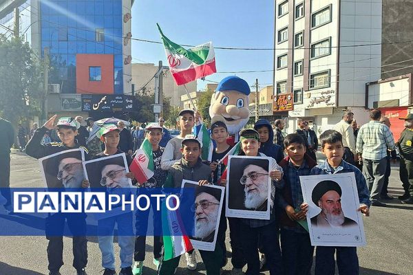 خروش هزاران دانش آموز ورامینی در ۱۳ آبان