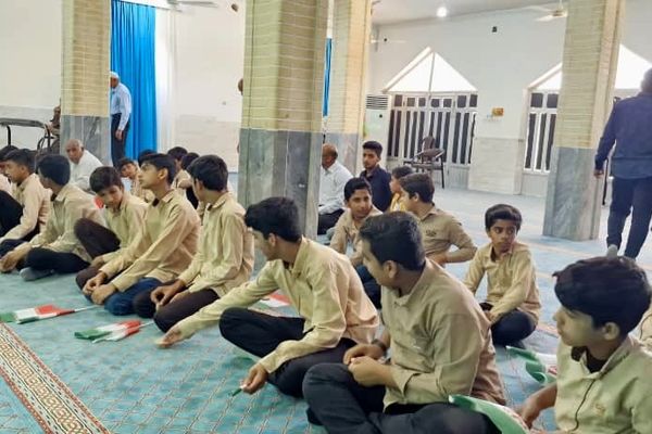 حضور پرشور دانش‌آموزان پیشتاز سیریکی در صف اول نماز جمعه