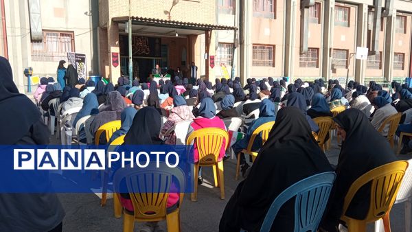 مراسم سیزدهم آبان ماه در مدرسه الزهرا با هدف استکبار ستیزی 