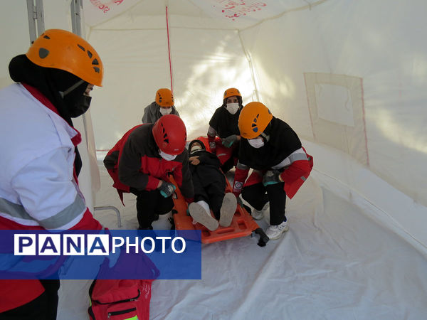 برگزاری مانور زلزله در هنرستان محمودیه شهرستان بجنورد 