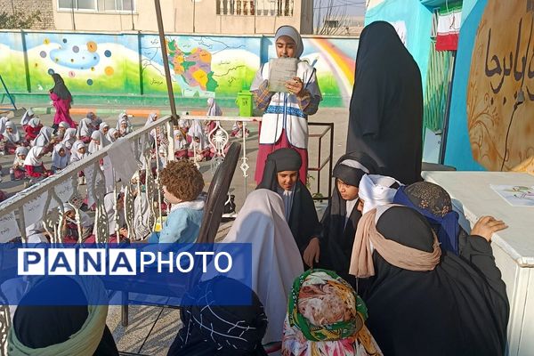 جشن دانایی در دبستان مهران؛ هفته کتاب با شور دانش‌آموزان دختر مهران