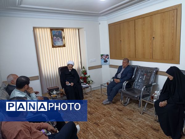 دیدار خبرنگاران شهرستان خلیل‌آباد با امام جمعه شهرستان به‌مناسبت روز خبرنگار