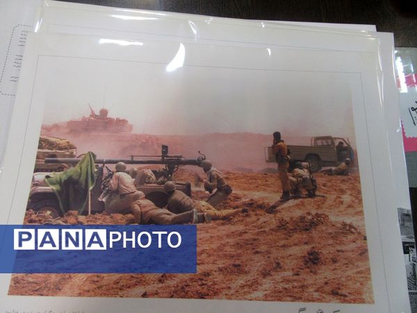 برپایی نمایشگاهی از شهدا در دبیرستان هیأت‌امنایی حضرت معصومه (س) ناحیه 4 کرج