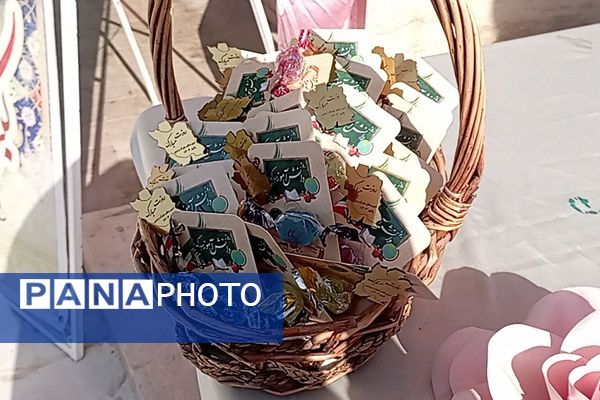 جشن پرشور روز دانش‌آموز در دبیرستان ملوک زندی 