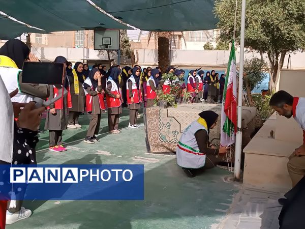 هلال‌احمر، همراه دانش‌آموزان دبیرستان عفت در مراسم صلح و دوستی