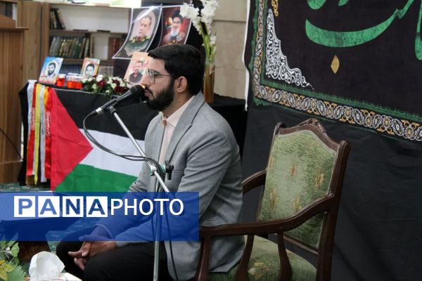 محفل انس با قرآن با حضور دانش‌آموزان سمنانی
