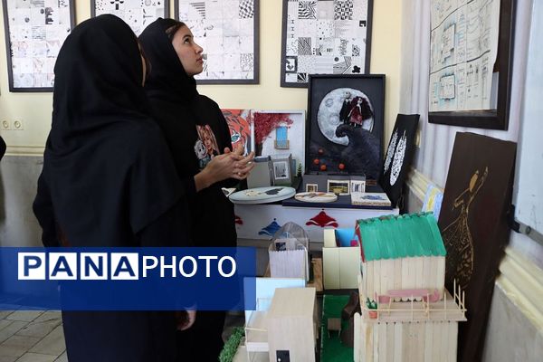 افتتاح نمایشگاه مدرسه انقلاب در هنرستان فنی حرفه‌ای‌کارآفرین شهرستان پیشوا
