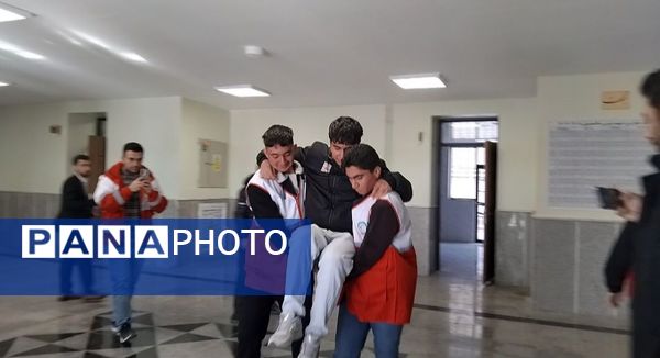 بیست و هفتمین مانور سراسری زلزله و ایمنی در هنرستان حاج حسن شهبازی اهر
