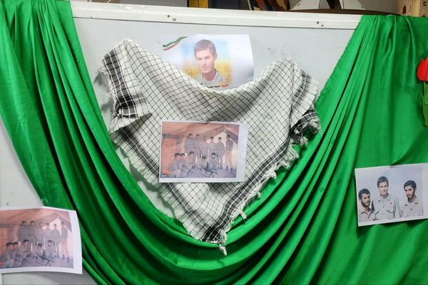 اجرای طرح «لاله‌های روشن» در دبیرستان هیات امنایی فرزانگان با هدف ترویج فرهنگ ایثار