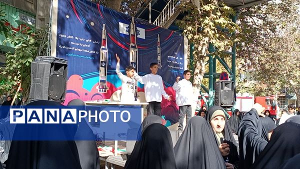 دانش‌آموزان با حضور در راهپیمایی ۱۳ آبان تنفر خود را نسبت به شیاطین امروزی نشان دادند