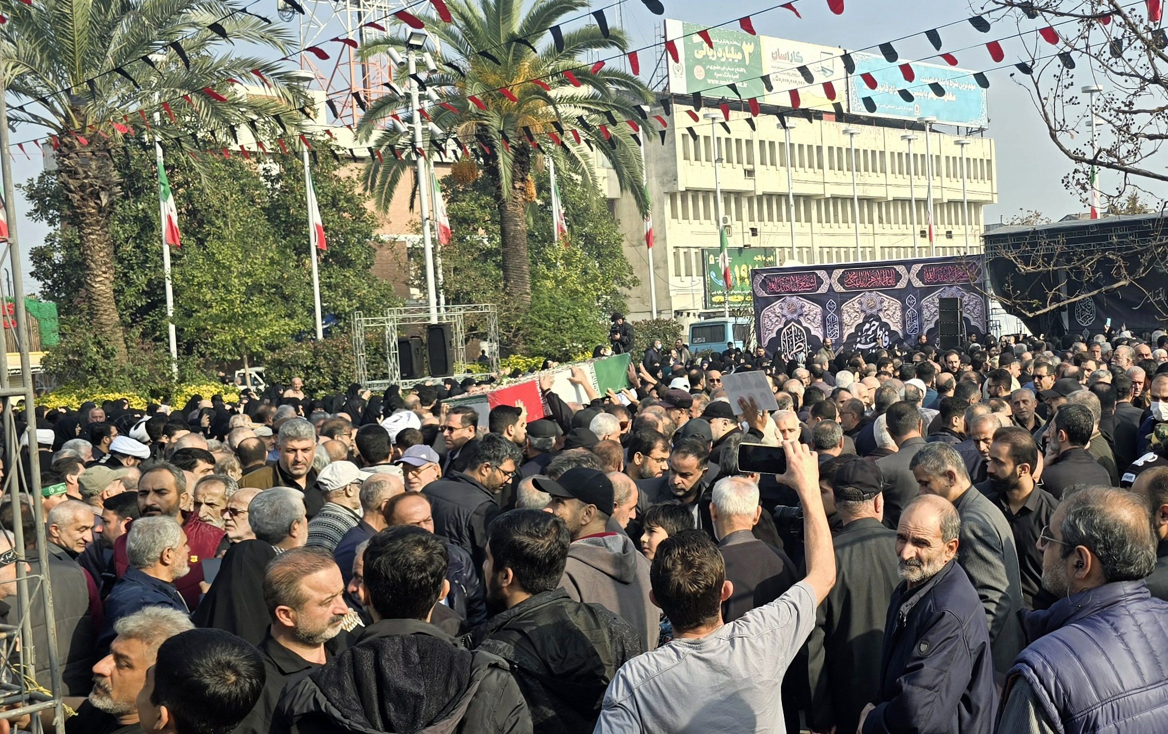 مراسم تشییع پیکر هفت شهید گمنام در رشت