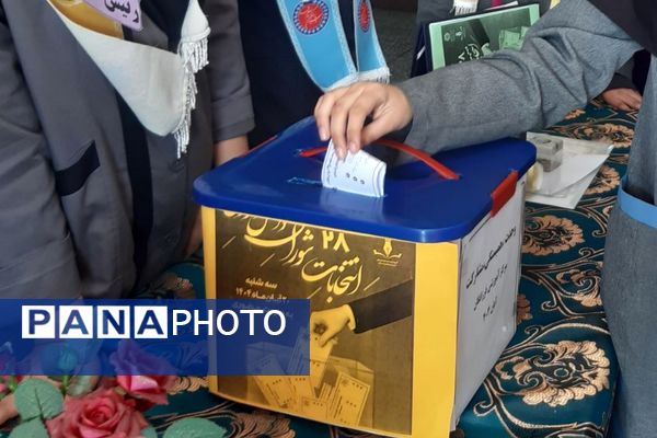 برگزاری انتخابات شورای دانش‌آموزی در دبیرستان فرزانگان قائمشهر
