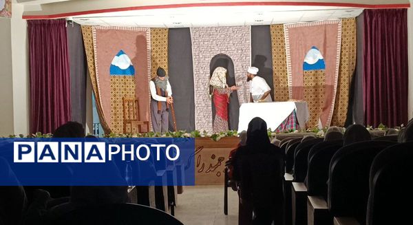 اجرای تئاتر «قصه‌ ما‌ مَثل‌ شد‌ حسنی‌ ما» در خلیل آباد