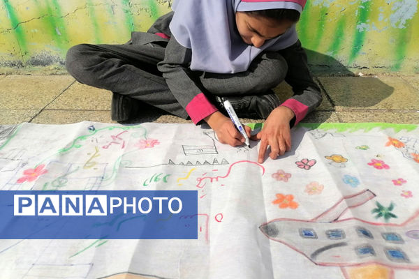 برگزاری نقاشی همگانی در مدارس ناحیه 4 شیراز به‌مناسبت دهه فجر 