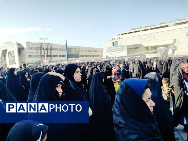 راهپیمایی خانوادگی گرامیداشت روز عفاف و حجاب در میدان شهدا مشهد 