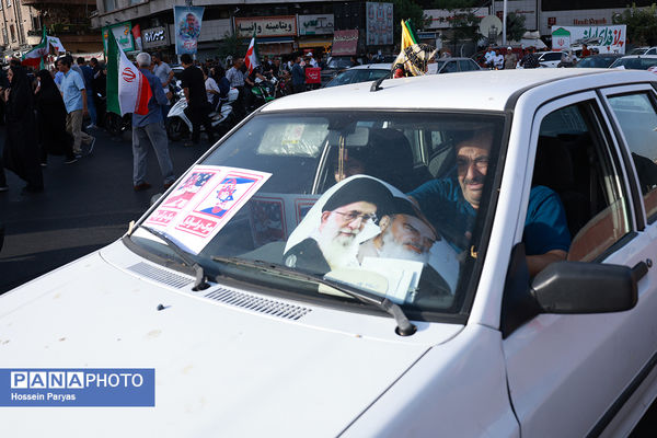 تجمع مردمی بشارت فتح در میدان انقلاب
