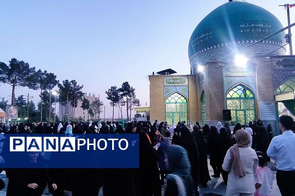 مراسم پرفیض روز عرفه در امامزاده عمادالدین رباط‌کریم با حضور پرشور زائران برگزار شد