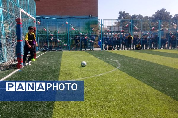 برگزاری مراسم افتتاحیه زمین چمن مصنوعی در دبیرستان شاهد علامه طباطبایی ناحیه دو شهرری 
