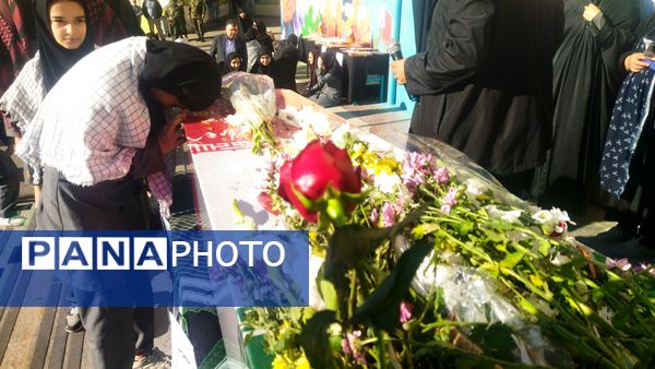 حضور پرمهابت شهید گمنام به مدرسه حضرت زینب صدرا و گرامیداشت مراسم پرچم‌گردانی امام حسین(ع) در هشتگرد