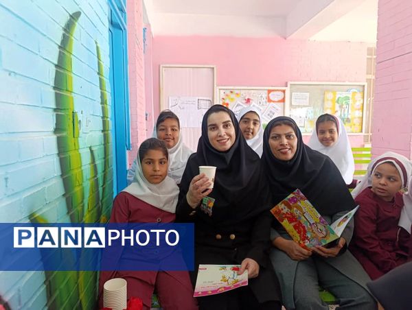 جشن کتاب و قصه‌گویی در دبستان شهید تنیده