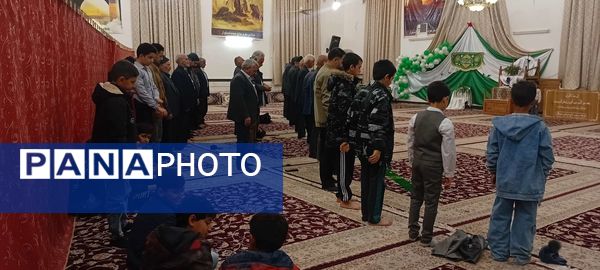 نماز جماعت در شب میلاد حضرت زهرا س در خلیل آباد