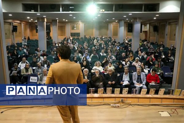 کارگاه نویسندگی با حضور محمد مردانیان و جمعی از نوجوانان و جوانان علاقه‌مند به قلم و اندیشه برگزار شد